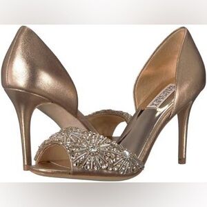 Badgley Mischka MARIA Leather
Pump Crystal Embellished Heel
Rose Gold 6.5